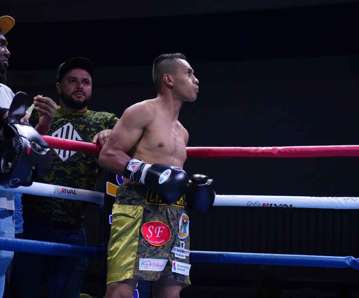 Peleador en la esquina del ring