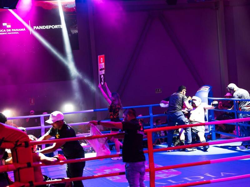 Montaje del ring antes del evento